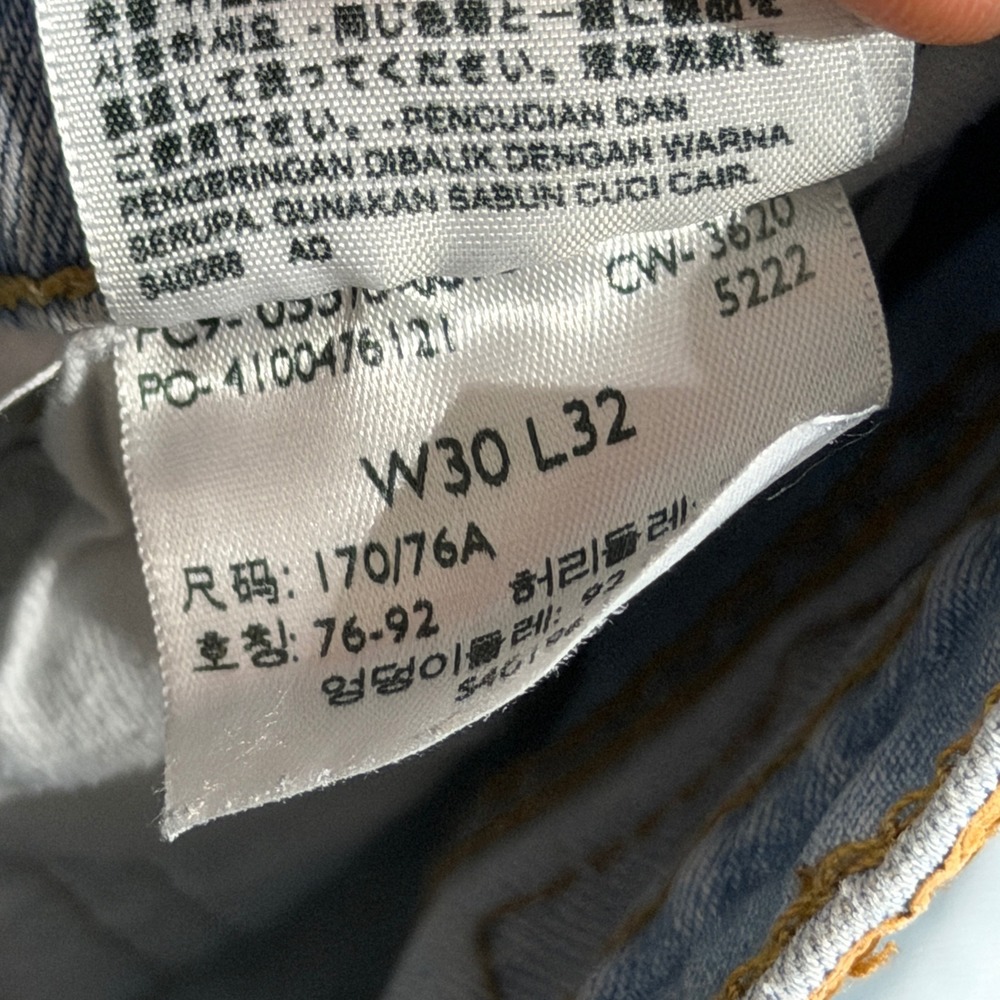 Levis 511 Slim Fit Light Wash Denim Jeans Mens 30x32 Blue 04511-2348 - Picture 3 of 15